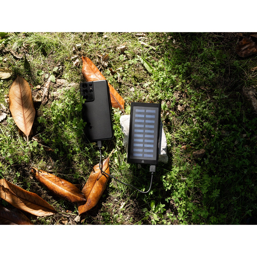 CLERK. Power bank da 8'000 mAh con pannello solare in alluminio 100% riciclato