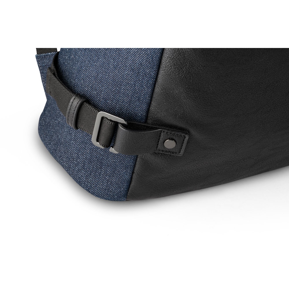 DIVERGENT BACKPACK I. Zaino porta PC fino a 15'6'' in denim e PU