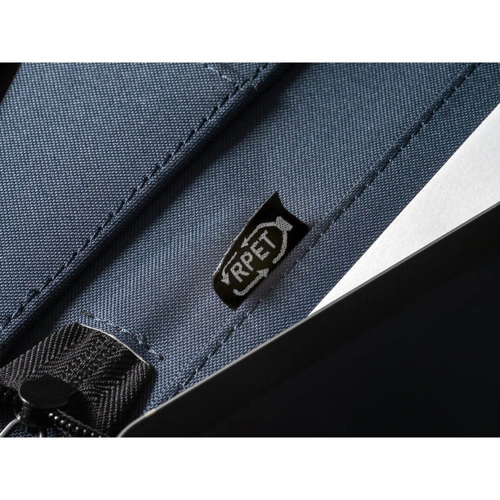 EMERGE FOLDER. Cartella A4 in poliestere riciclato (100% rPET) 300D con chiusura zip