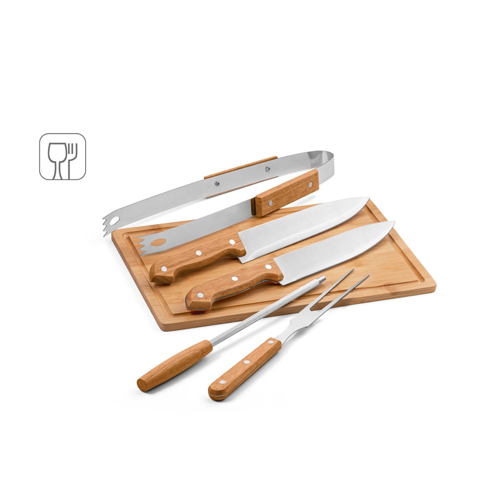 FLARE. Set per barbecue composto da tagliere in bambù e 5 utensili in legno e acciaio inox
