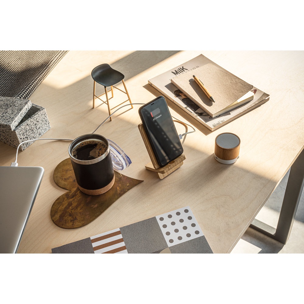 LANGE. Supporto per smartphone con caricatore wireless superveloce da 15W in bambù