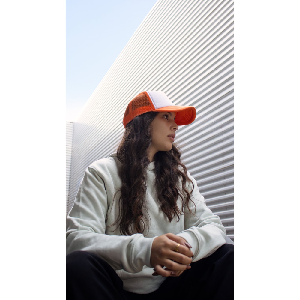 NICOLA. Cappellino in poliestere e rete (150 g/m²)