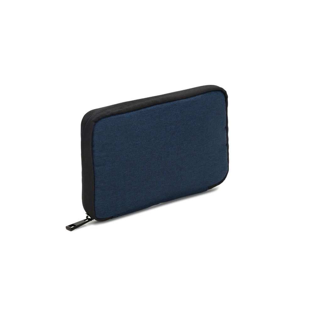 Newcastle BAG. Borsa organizer in poliestere riciclato 600D ad alta densità con spazioso scomparto principale per accessori tecnologici