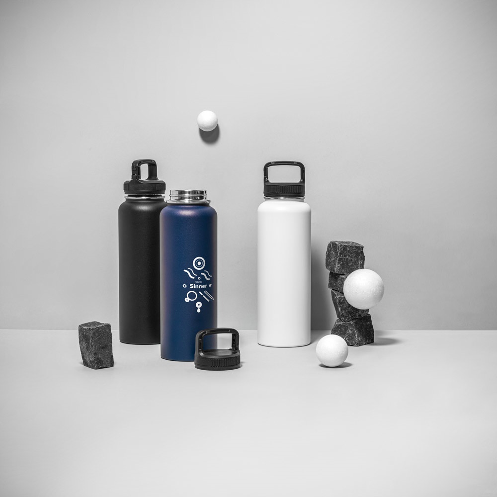 SINNER. Borraccia in acciaio inox riciclato al 90% con grande capacità fino a 1200 mL