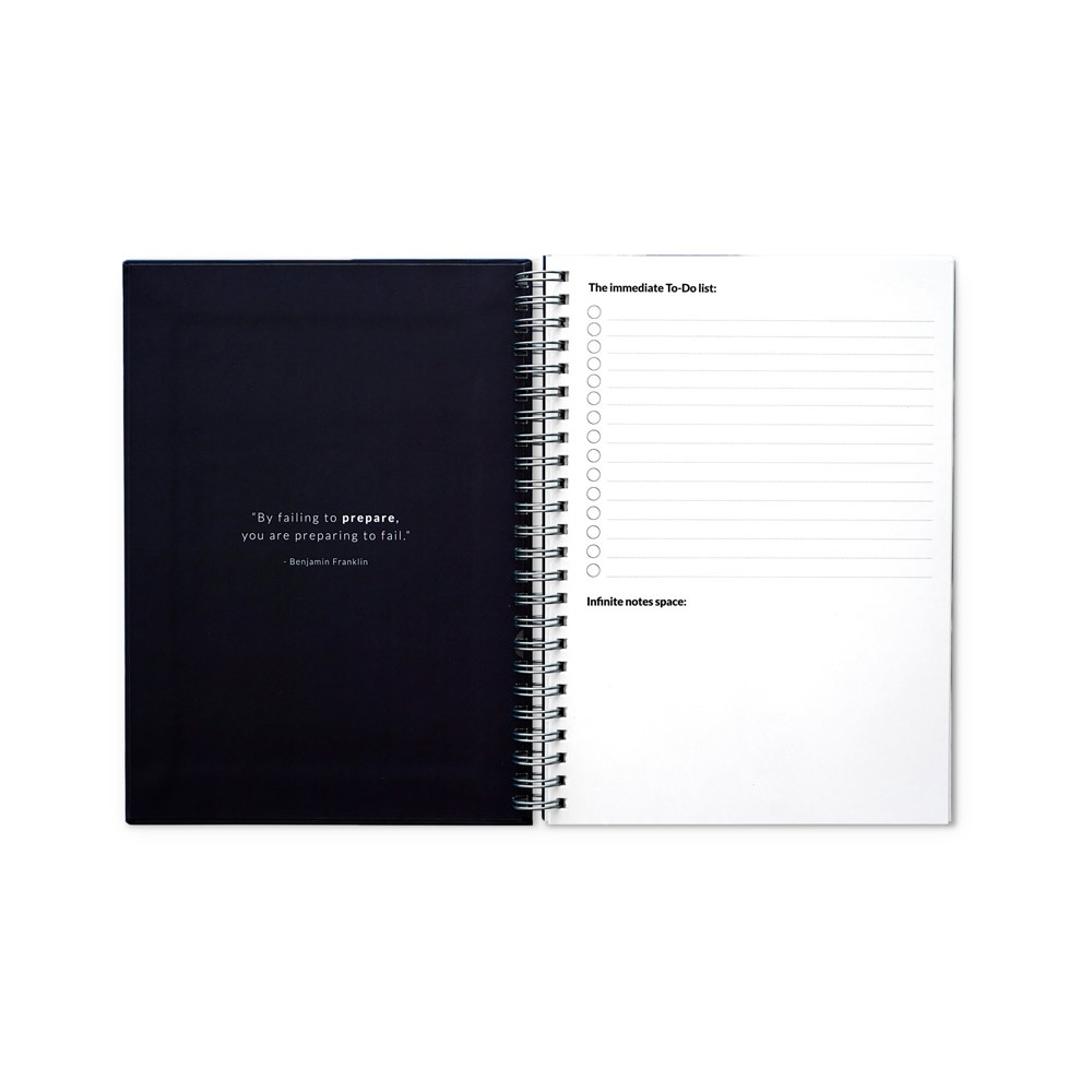 STARTER KIT INFINITE PLANNER A5. Il set include un "Infinity Diary", un kit di pulizia, un pennarello e un porta pennarello