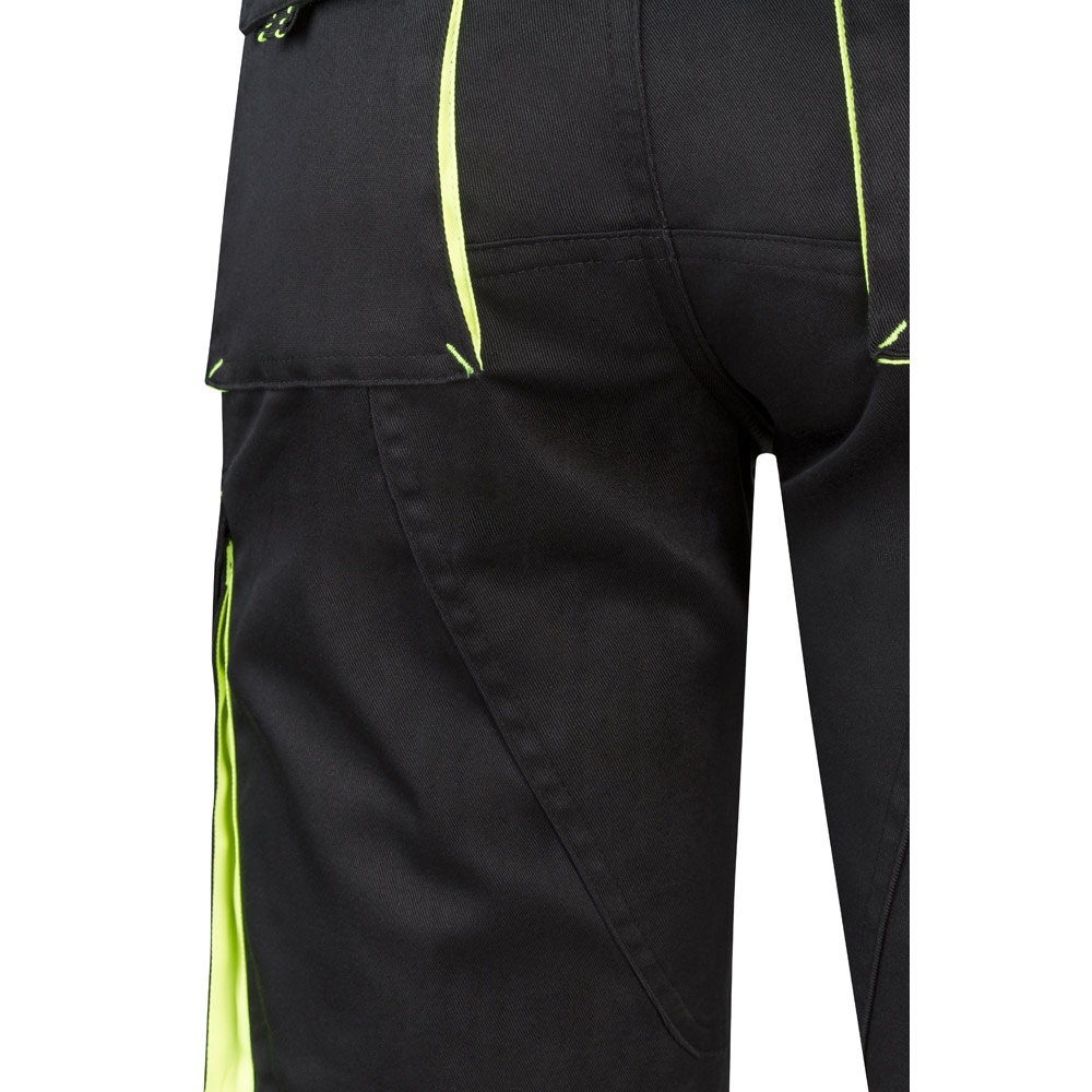 VL HEMERA. Bermuda bicolore elasticizzati con diverse tasche (240g/m²), in cotone (46%), EME (38%) e poliestere (16%)