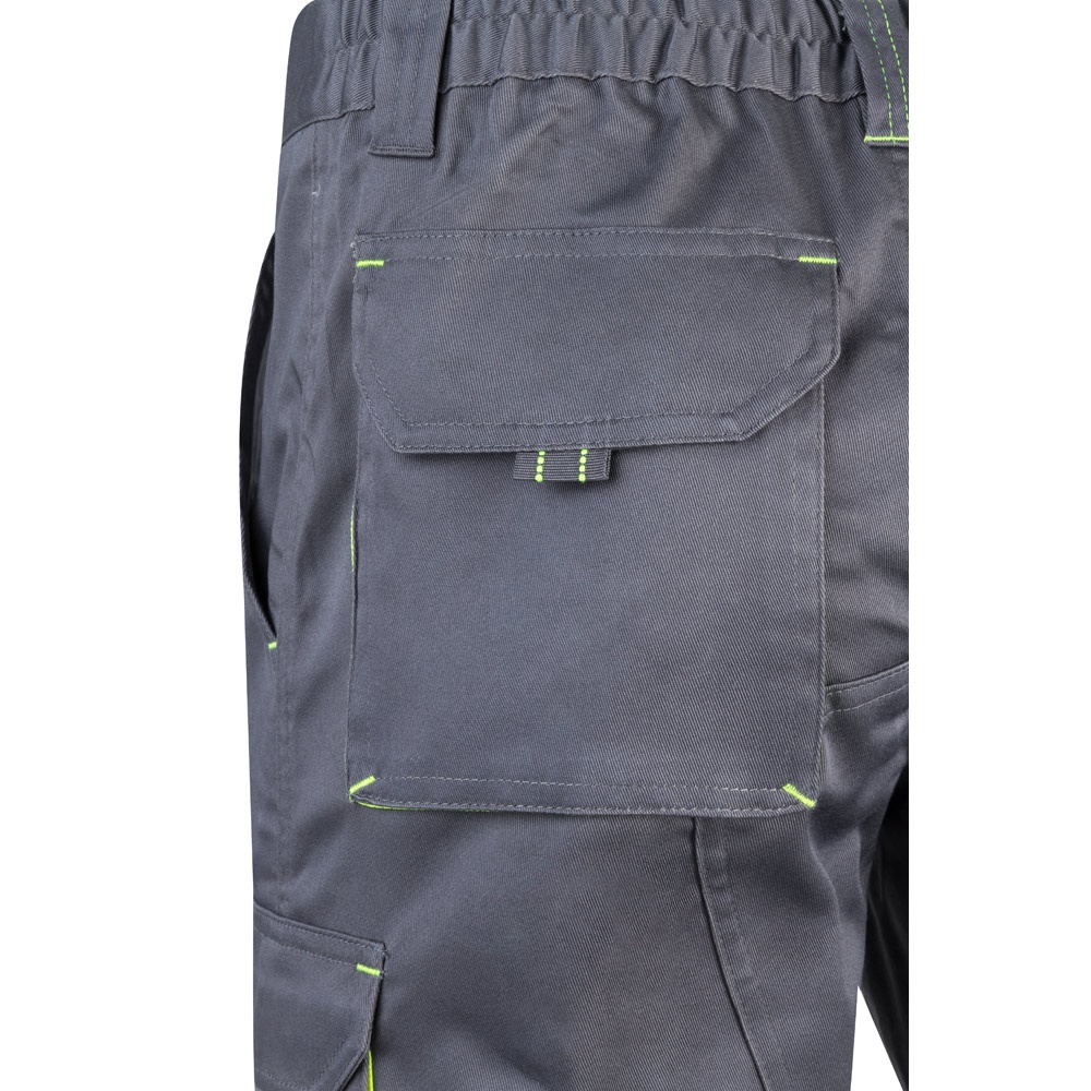 VL HEMERA. Bermuda bicolore elasticizzati con diverse tasche (240g/m²), in cotone (46%), EME (38%) e poliestere (16%)