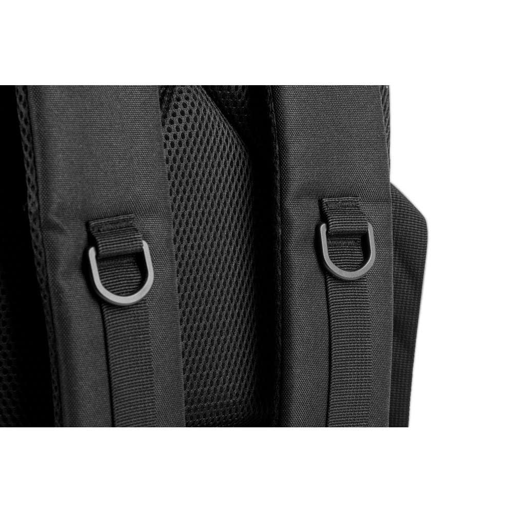 EDINBURGH BPACK. Zaino stile militare in poliestere riciclato 600D, ad alta densità e foderato in poliestere riciclato 210D da 17.3'