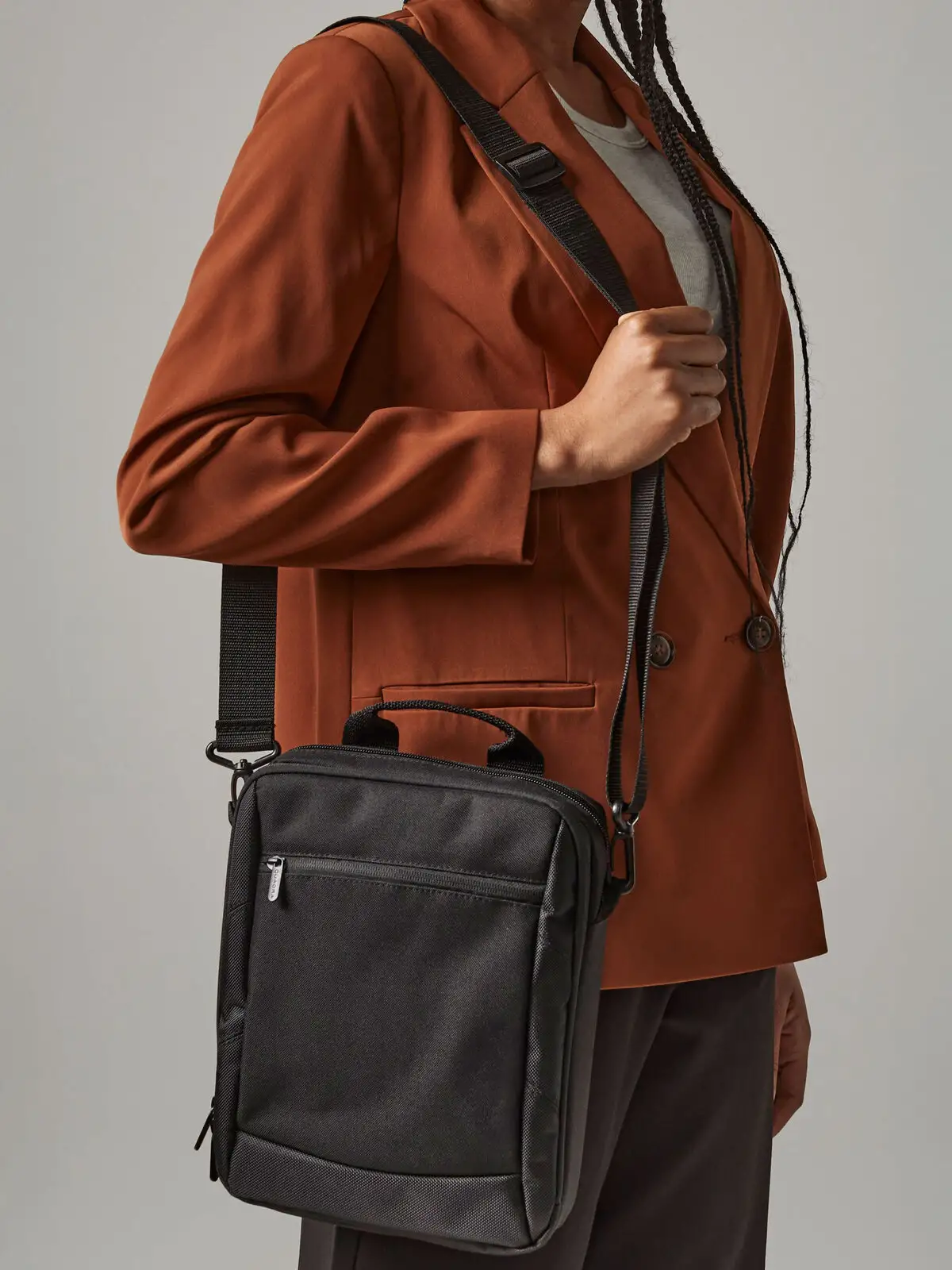 [AW-QD264-BLK-UNICA] Executive iPad/ Tablet Shoulder Bag