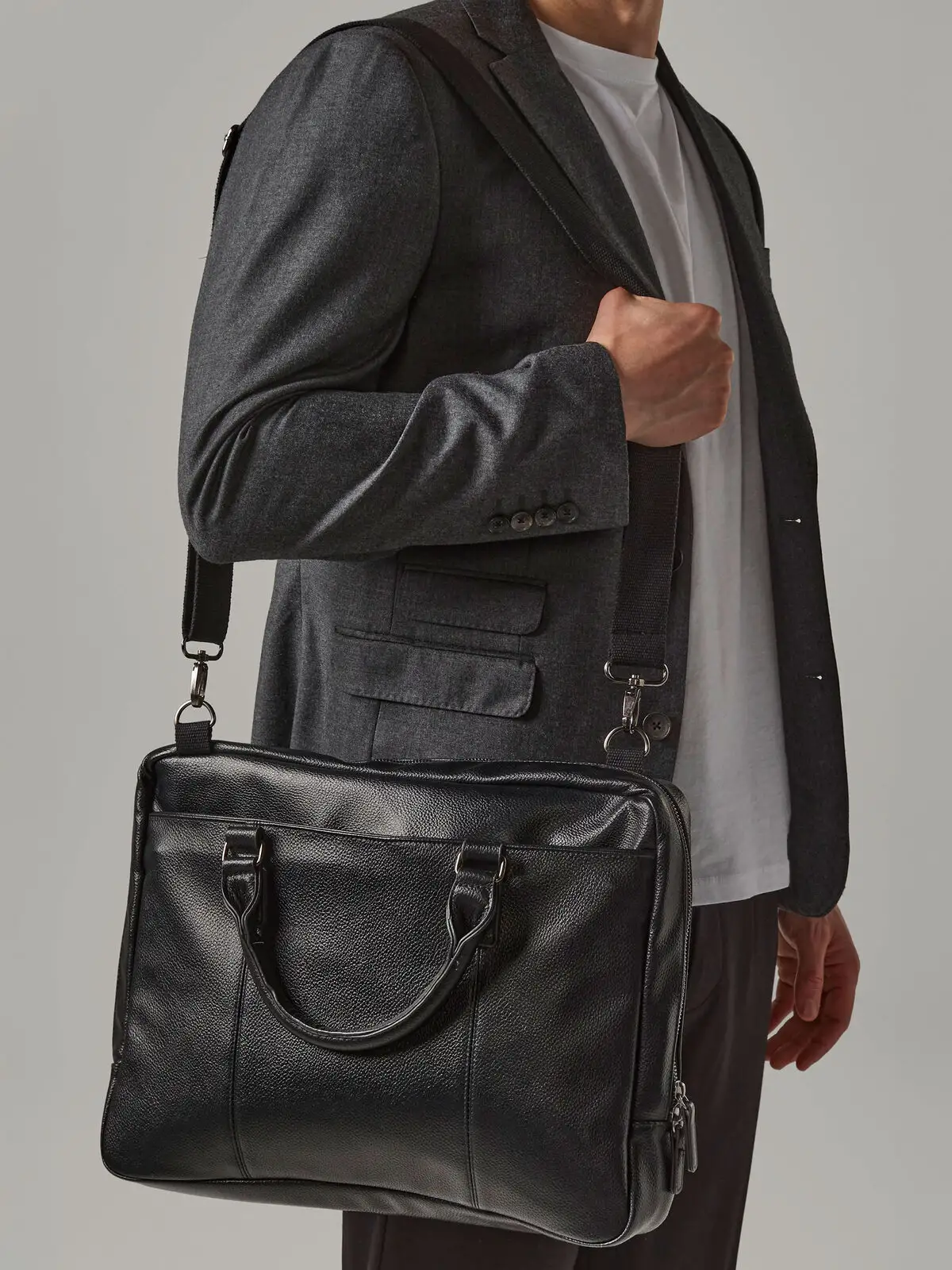 [AW-QD892-BLK-UNICA] NuHideâ¢ Slimline Laptop Brief