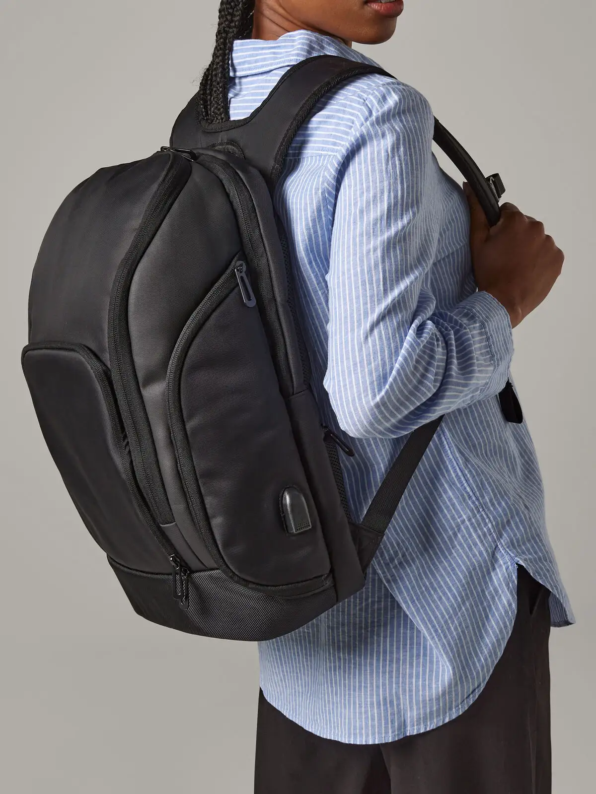 [AW-QD910-BLK-UNICA] Pro-Tech Charge Backpack